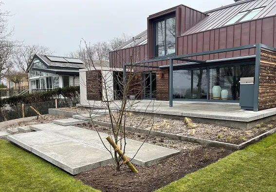 Modernes Haus mit Terrasse