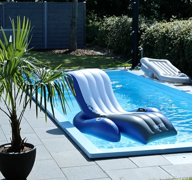 Gartenpool mit Luftliege